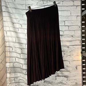 Super cute maroon light skirt